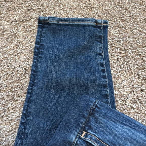 AEO - Picture 7 of 8